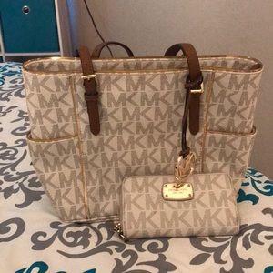 Michael Kors purse and wallet combo!